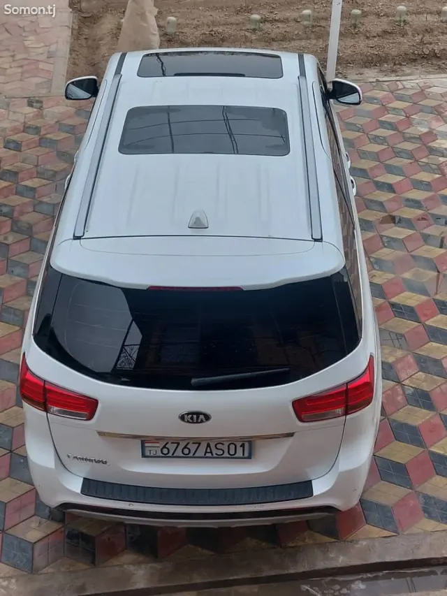 Kia Carnival 2016 · 2.0 AT