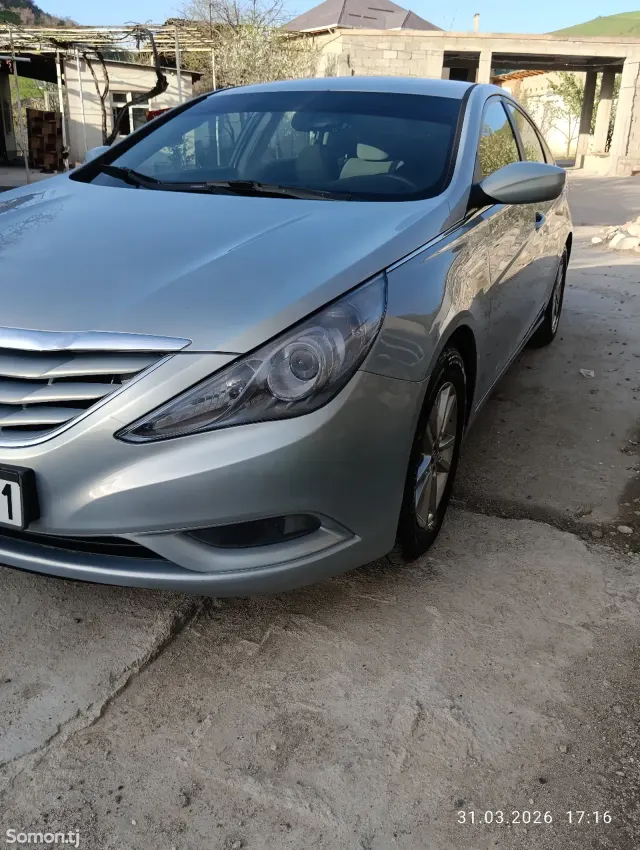 Hyundai Sonata 2012 · 2.4 AT