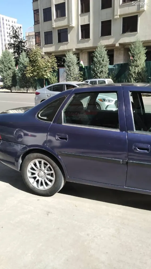 Opel Vectra B 1996 · 1.6 MT