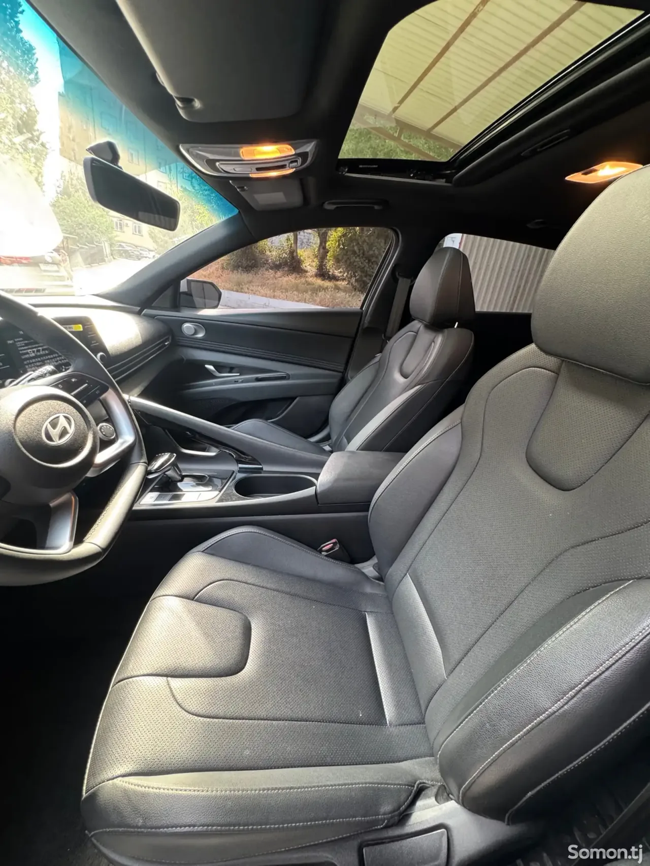 Hyundai Elantra 2023 · 1.6 AT