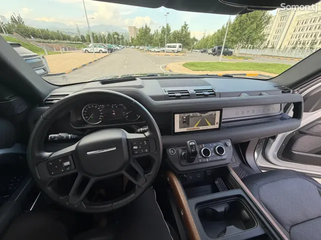 Land Rover Defender 2023 · 3.0 AT