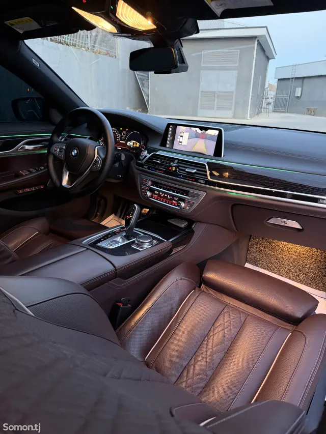 BMW 7 series 2018 · 0.4 AT