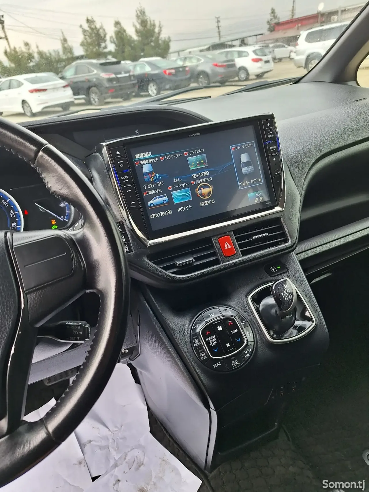 Toyota Voxy 2014 · 1.8 AT