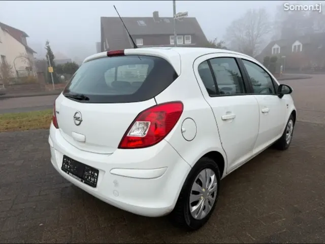 Opel Corsa 2015 · 1.4 MT