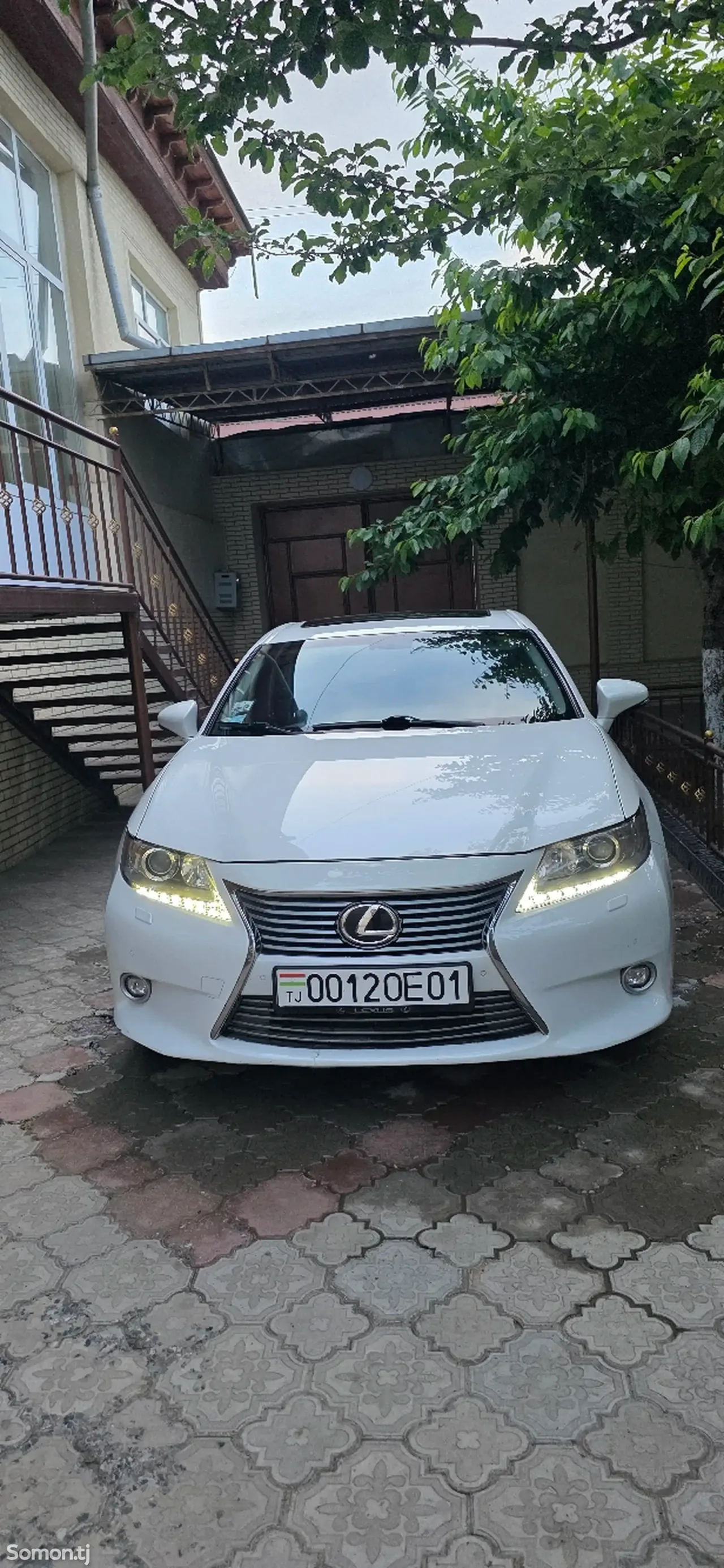 Lexus ES series 2014 · 2.5 AT
