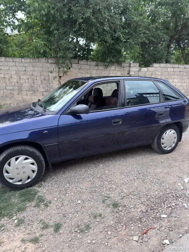 Opel Astra F 1998 · 1.6 MT