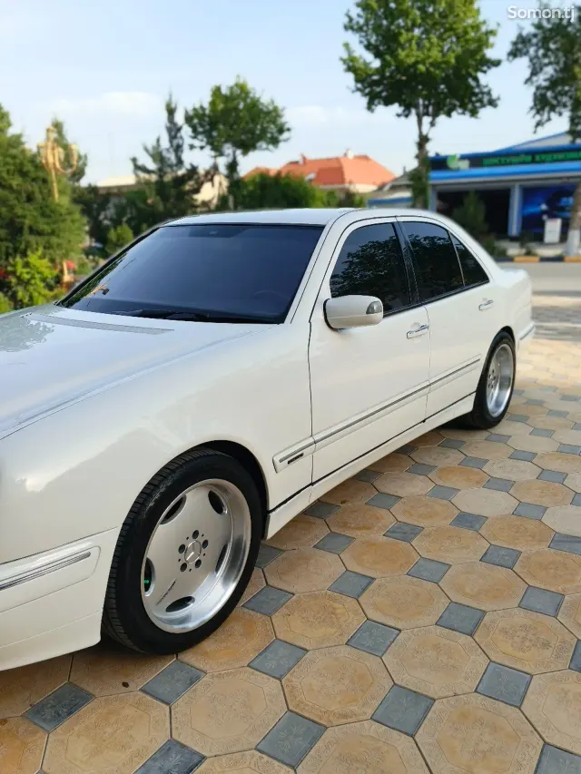 Mercedes-Benz E class 2001 · 3.2 AT