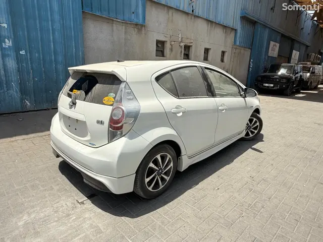 Toyota Aqua 2014 · 1.5 AT