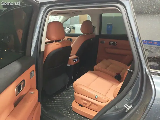 Li Auto (Lixiang) L9 2026 · AT
