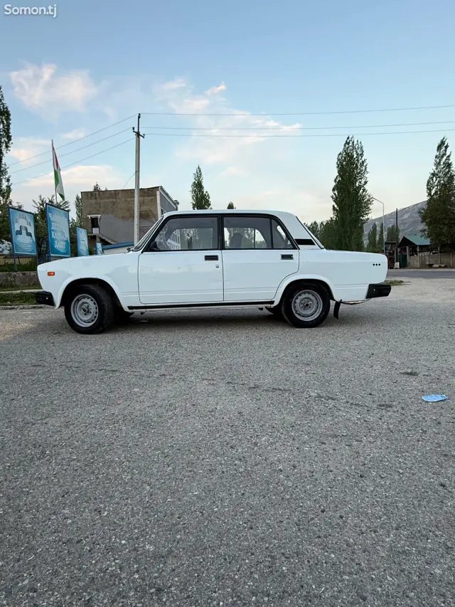 Lada (ВАЗ) 2107 2005 · 1.6 MT