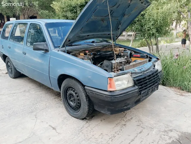 Opel Kadett 1987 · 1.6 MT