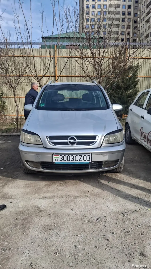 Opel Zafira 2004 · 1.8 MT