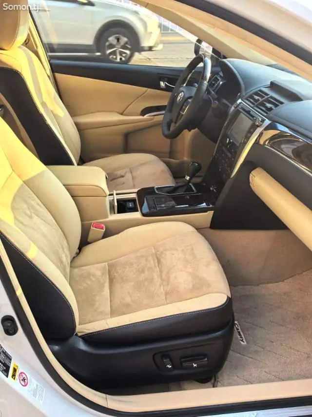 Toyota Camry 2016 · 2.5 AT