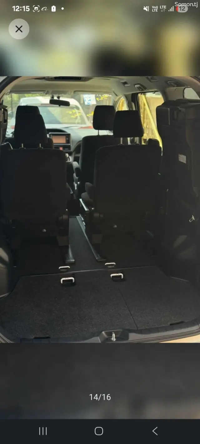Toyota Voxy 2014 · 1.8 AT