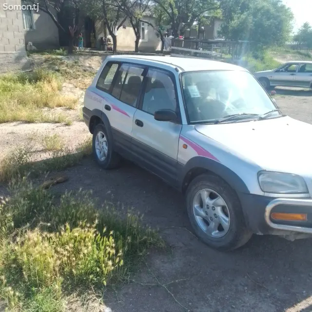 Toyota RAV 4 1996 · 2.0 AT