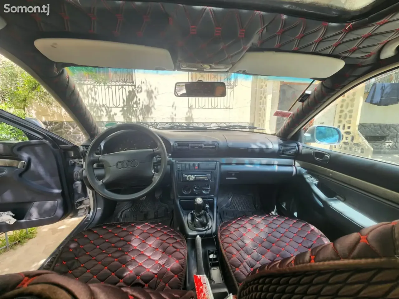Audi A4 1994 · 1.6 MT