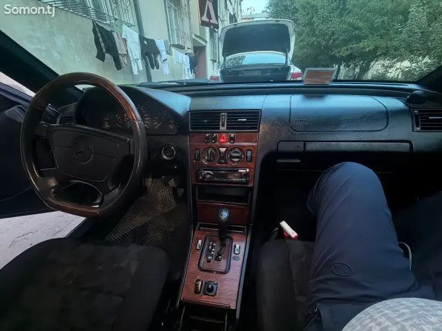 Mercedes-Benz C class 1999 · 2.4 AT