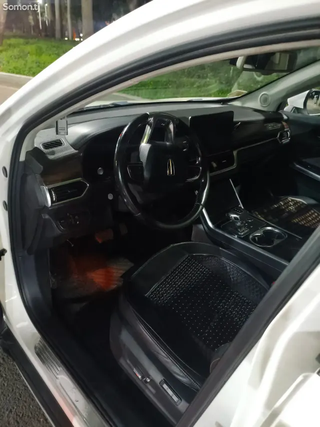 Hongqi E-HS3 2019 · AT