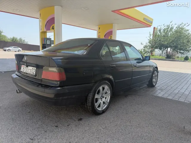 BMW 3 series 1993 · 1.8 MT