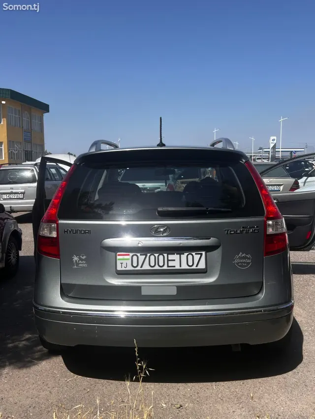 Hyundai Elantra 2010 · 2.0 AT