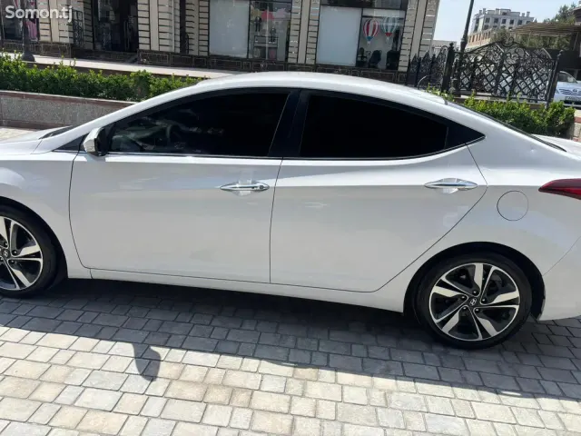 Hyundai Avante 2014 · AT