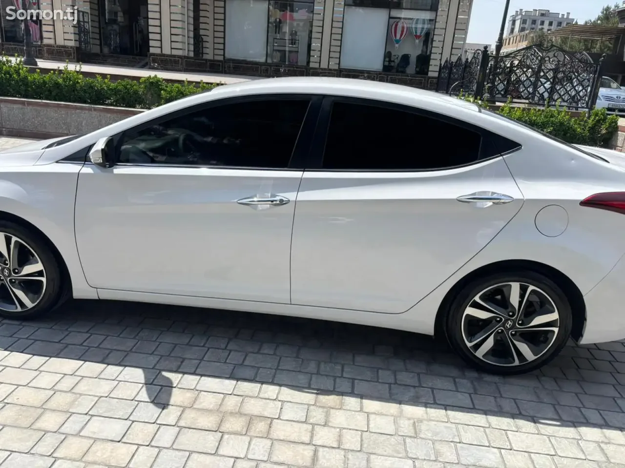 Hyundai Avante 2014 · AT