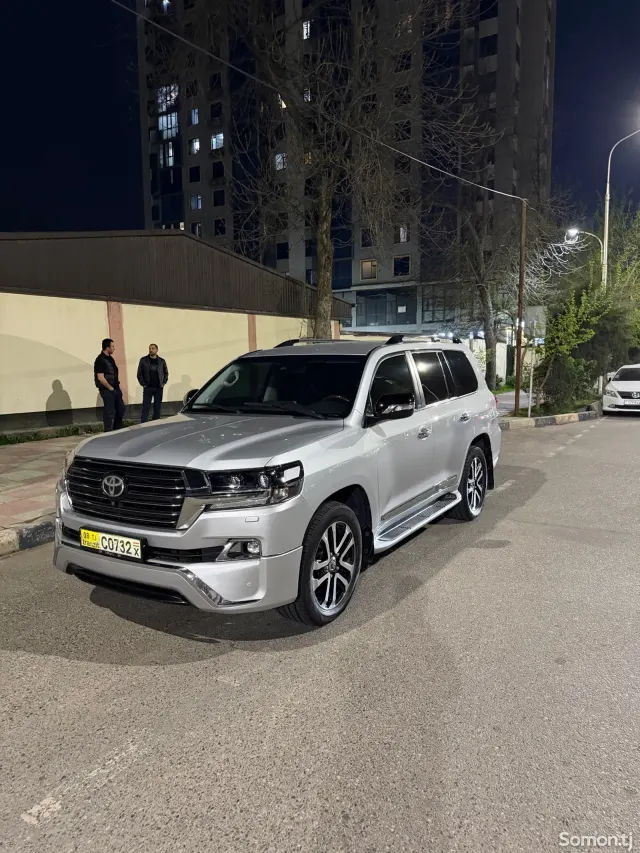 Toyota Land Cruiser 2018 · 4.7 AT