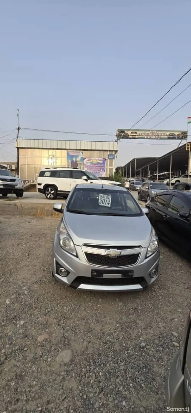 Chevrolet Spark 2014 · 1.0 AT