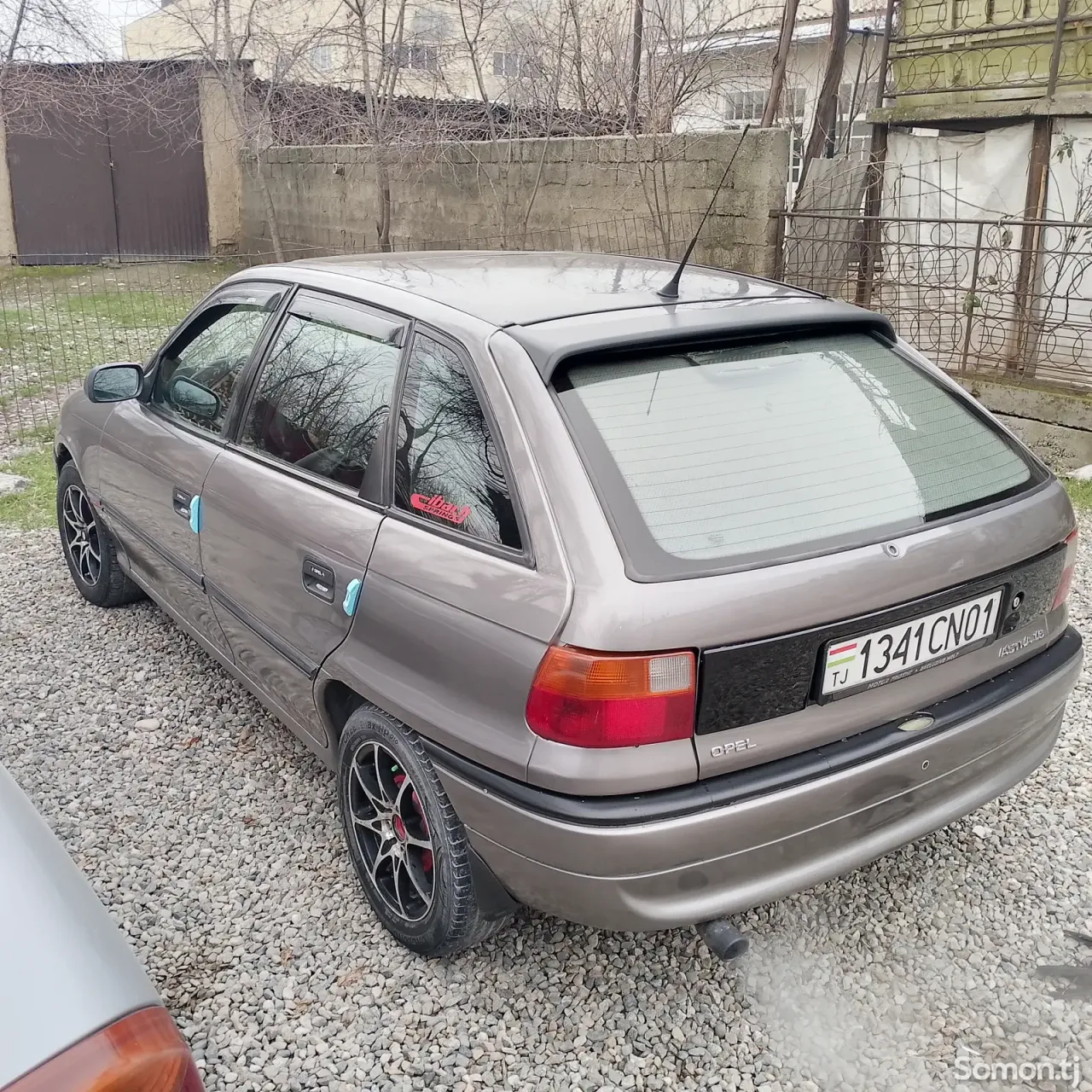 Opel Astra F 1993 · 1.6 MT