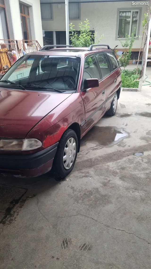 Opel Astra F 1992 · 1.6 MT