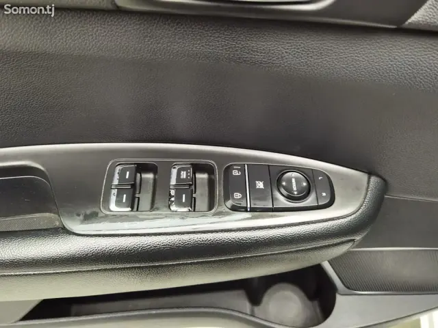Kia K5 2016 · 2.0 AT