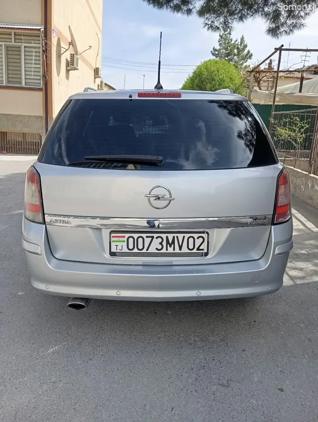 Opel Astra H 2008 · 1.6 MT
