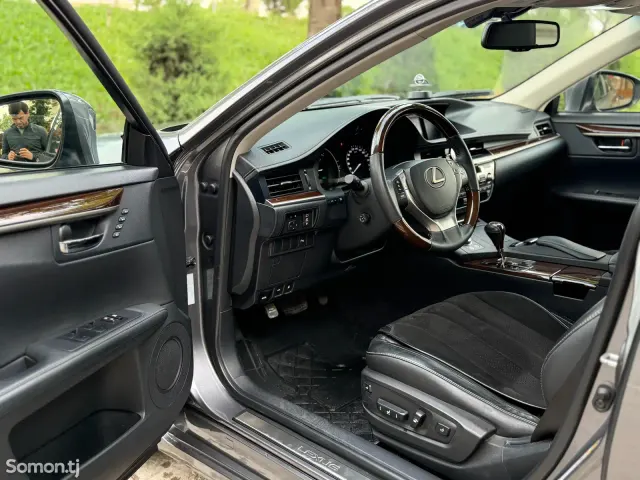 Lexus ES series 2015 · 3.0 AT