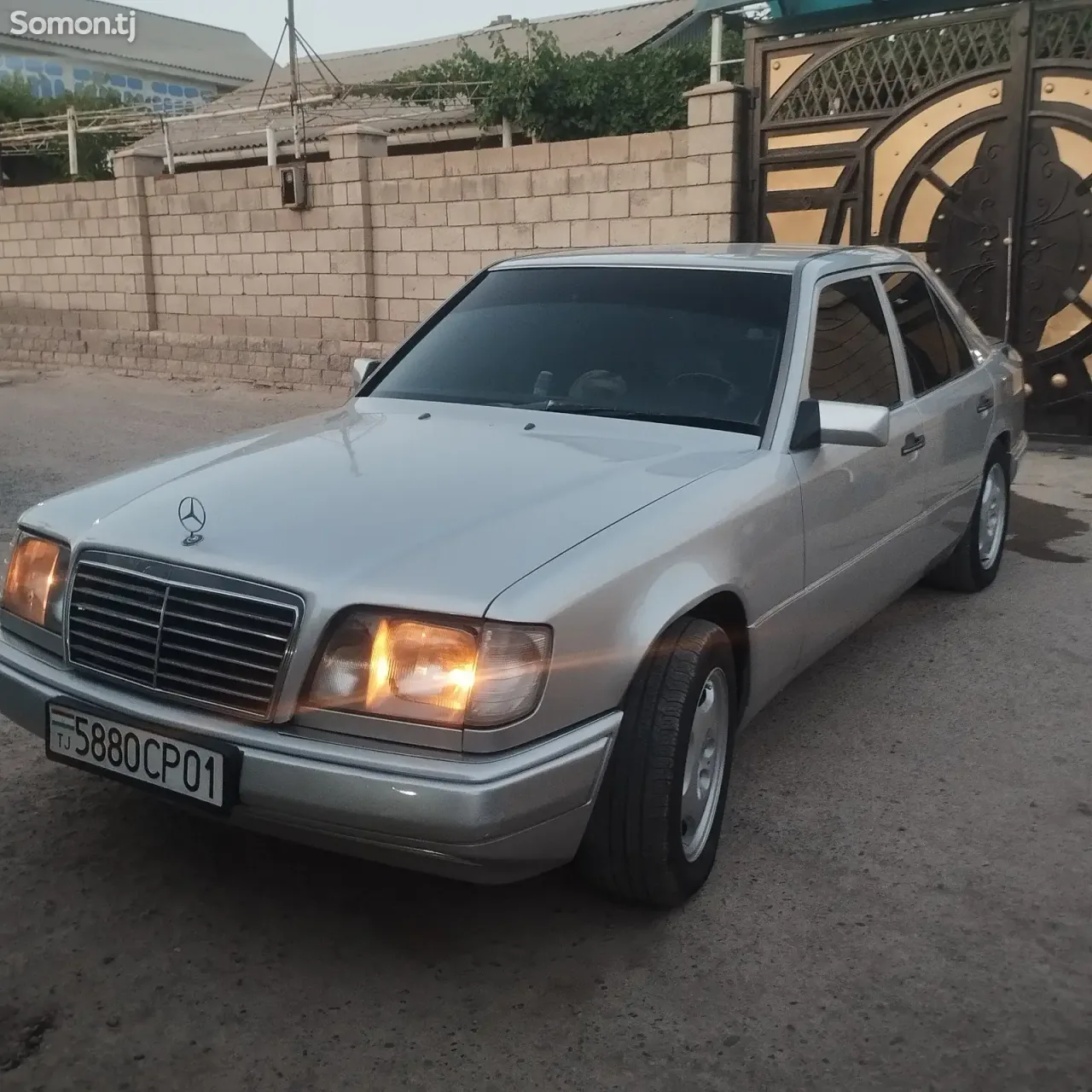 Mercedes-Benz W124 1995 · 2.7 MT