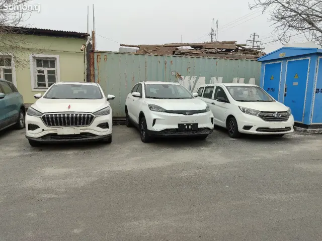 Hongqi H5 2019 · AT