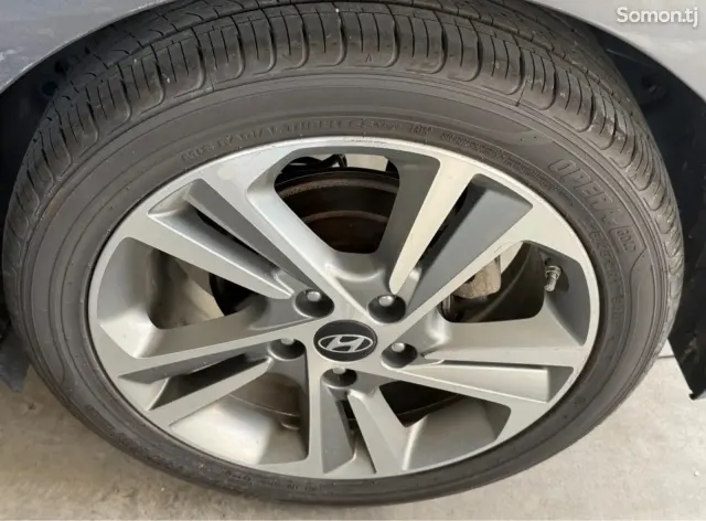 Hyundai Avante 2017 · 1.6 AT
