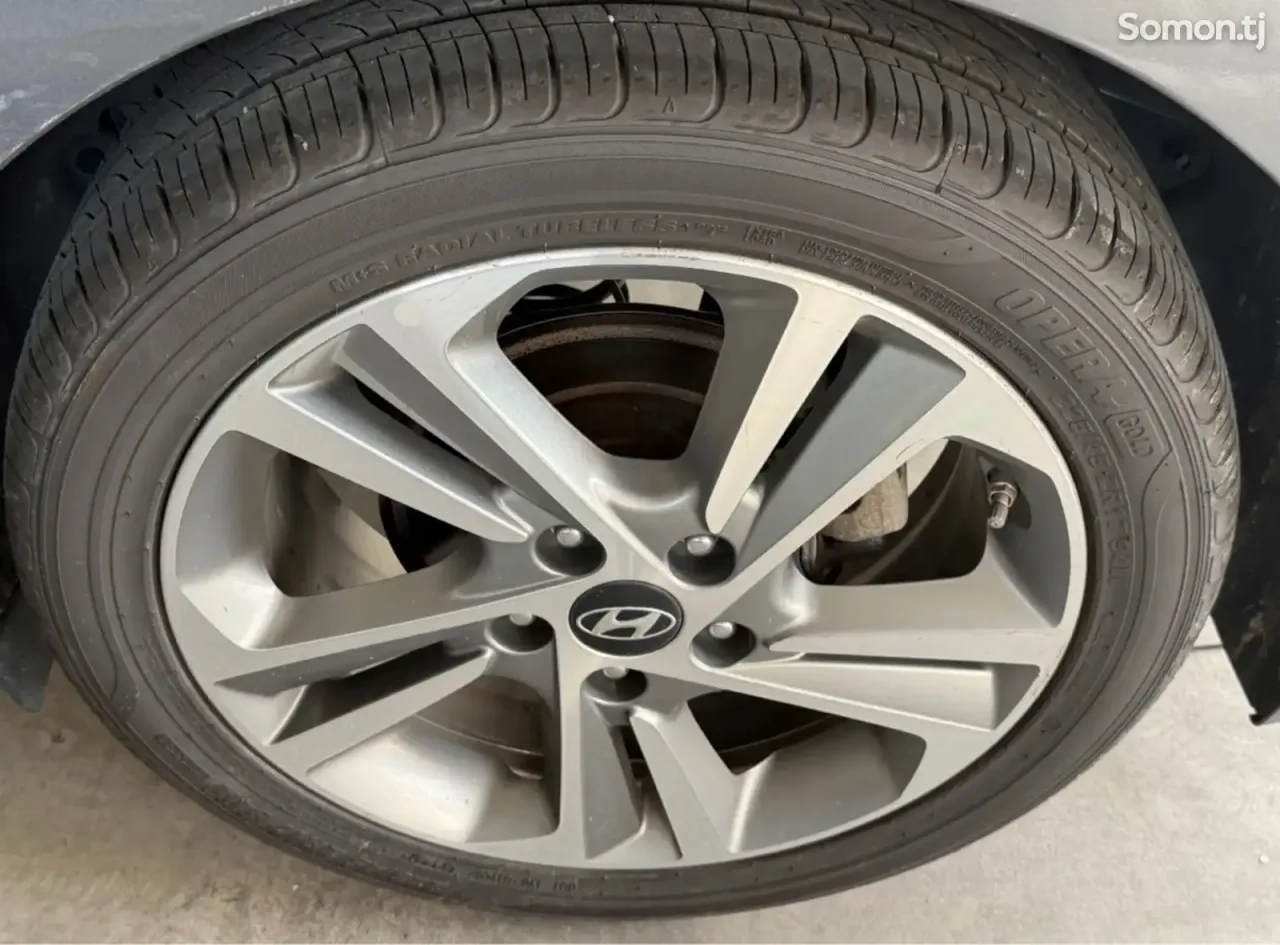 Hyundai Avante 2017 · 1.6 AT