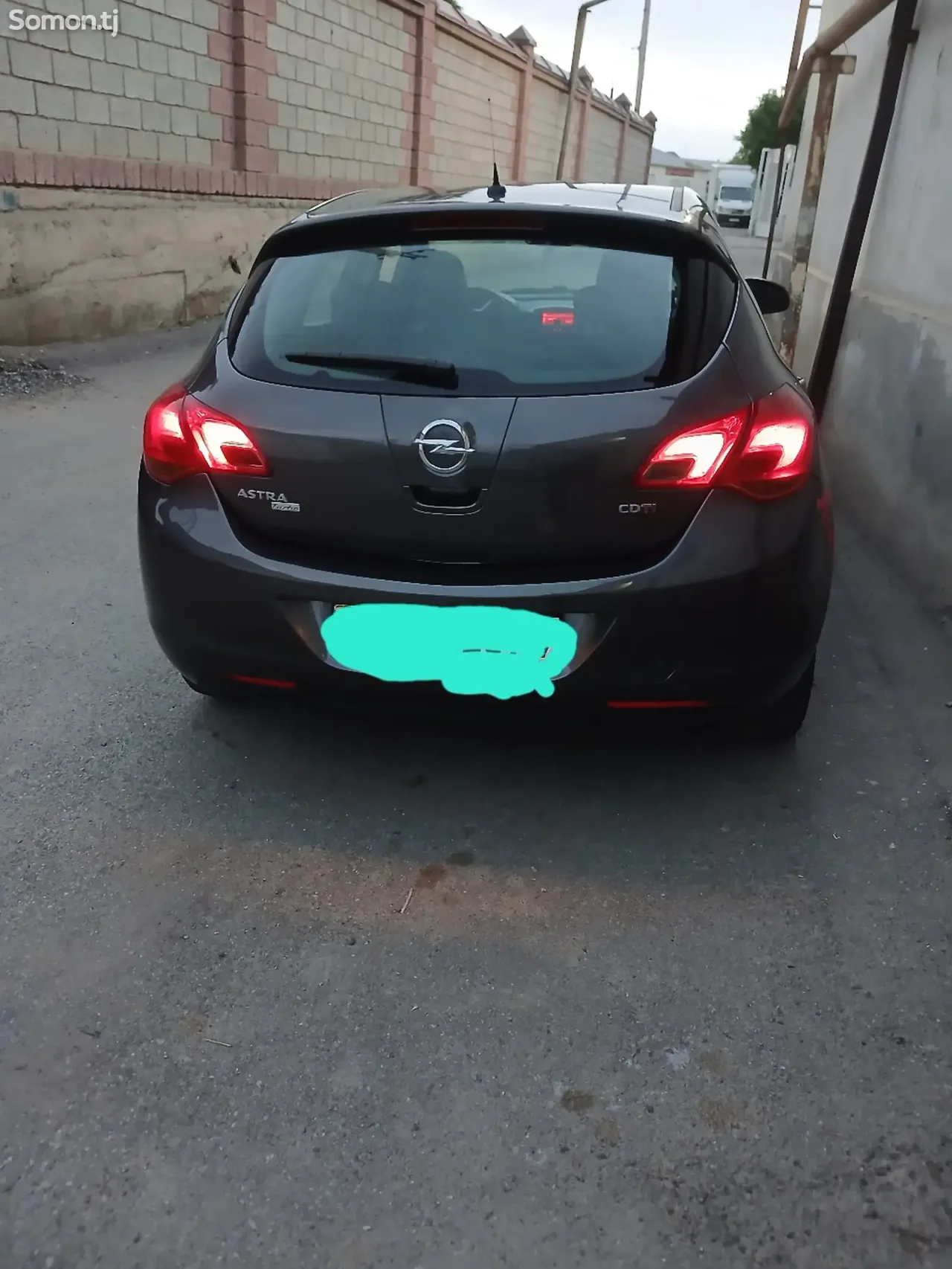 Opel Astra J 2011 · 1.7 MT