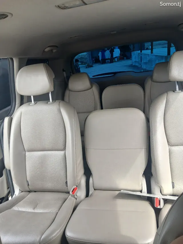 Kia Carnival 2016 · 2.2 AT