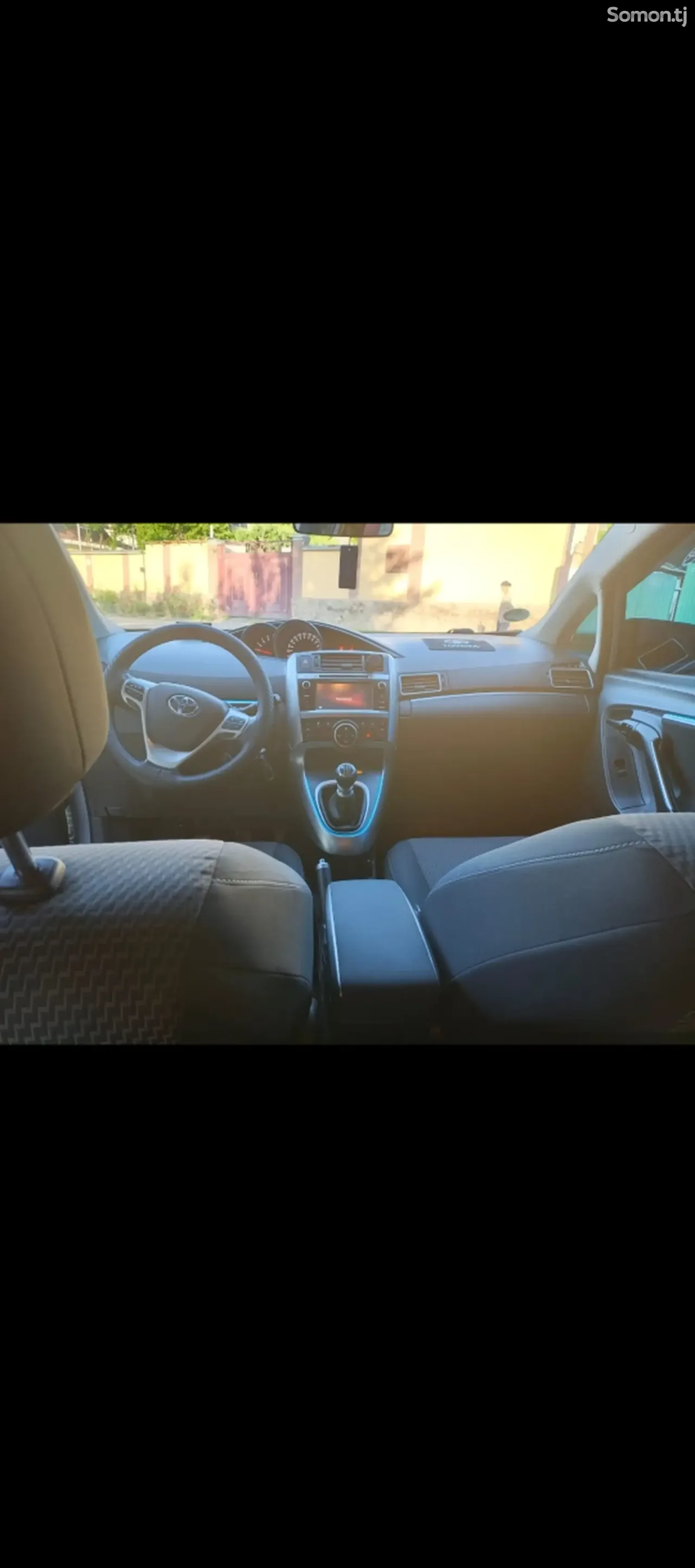 Toyota Verso 2015 · 1.6 MT