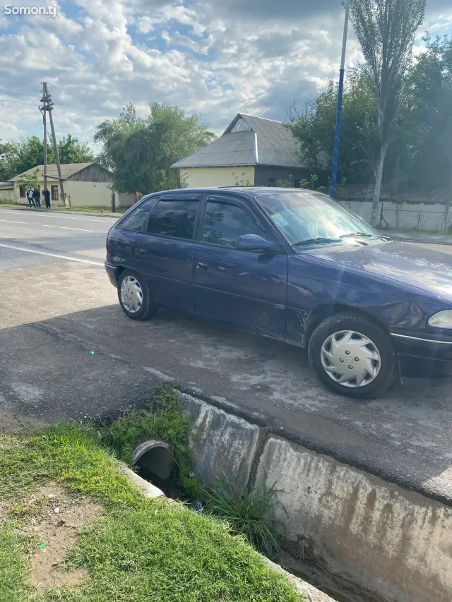 Opel Astra F 1996 · 1.6 MT
