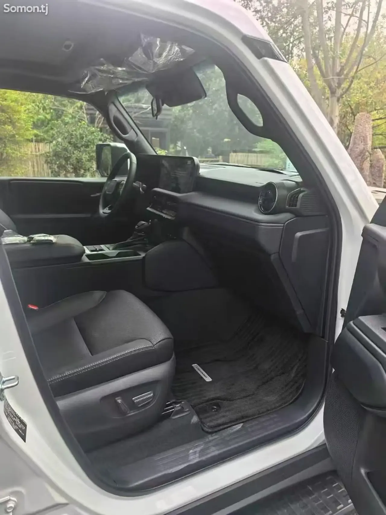 Toyota Land Cruiser Prado 2025 · 2.5 AT