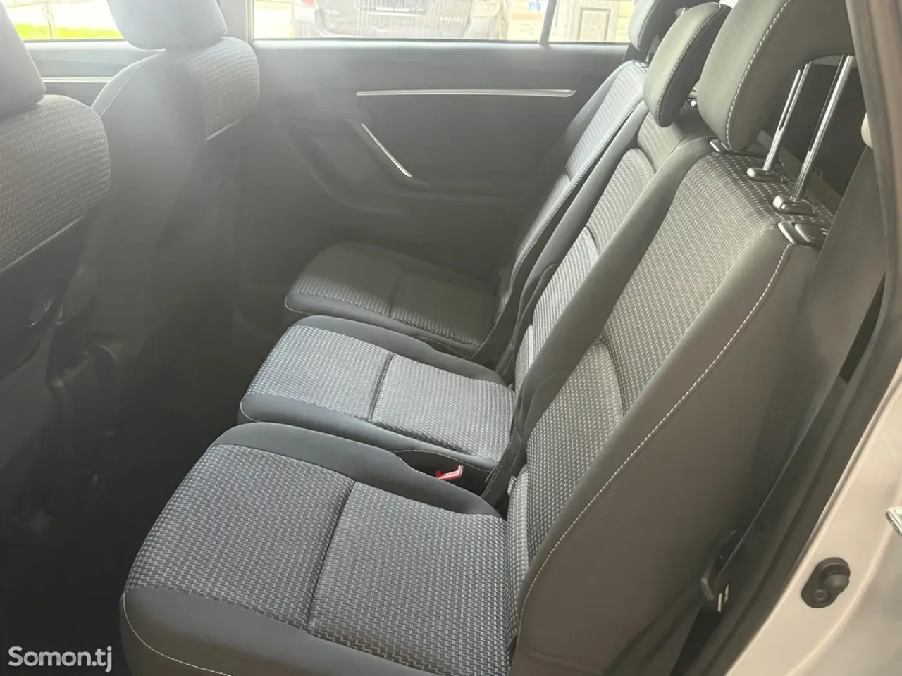 Toyota Verso 2014 · 1.8 MT