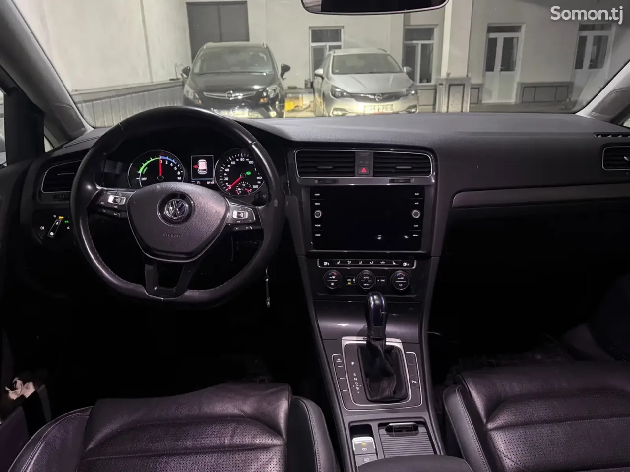 Volkswagen Golf 2019 · 2.4 AT