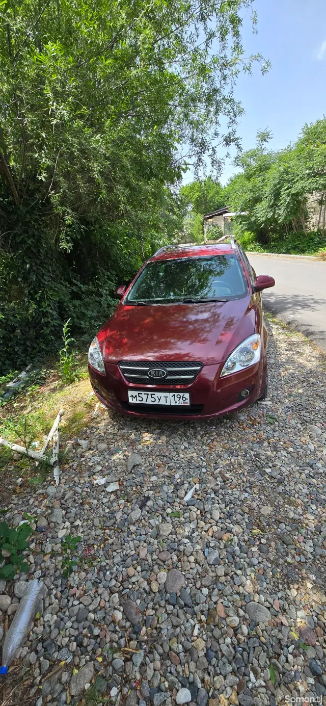 Kia Ceed 2009 · 1.6 MT