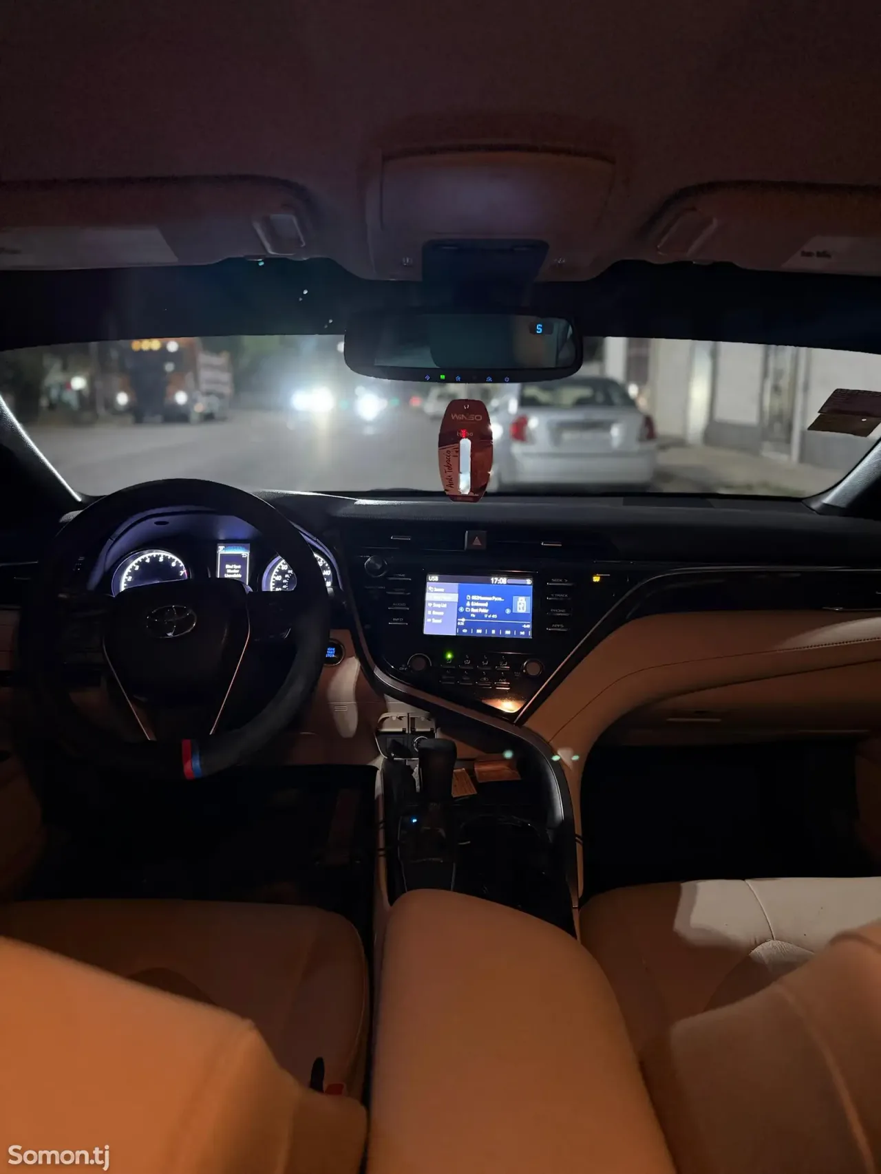 Toyota Camry 2018 · 2.5 AT