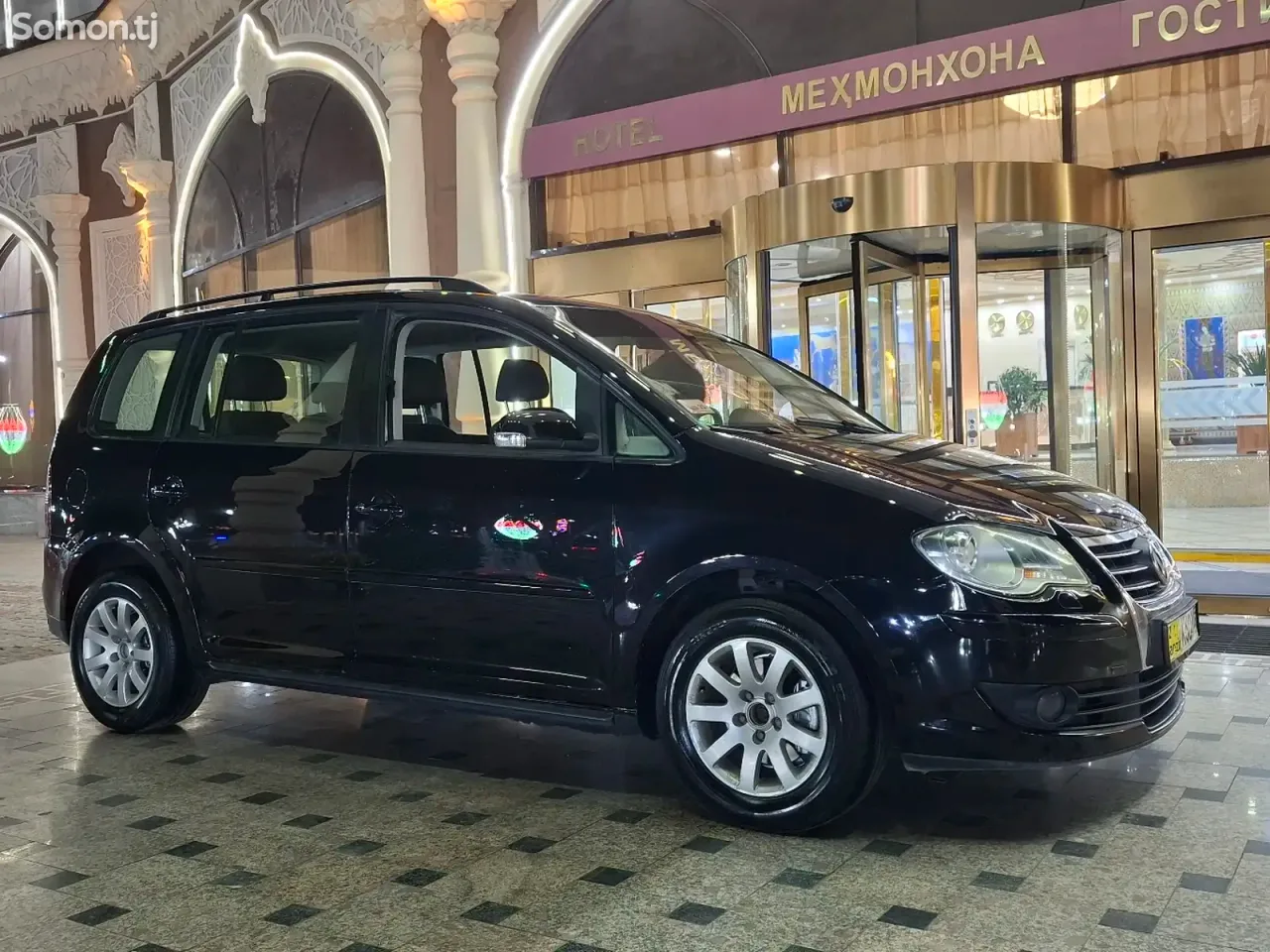 Volkswagen Touran 2007 · 1.4 MT