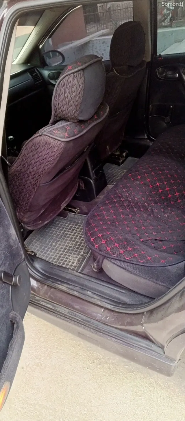 Opel Vectra B 2000 · 1.8 MT