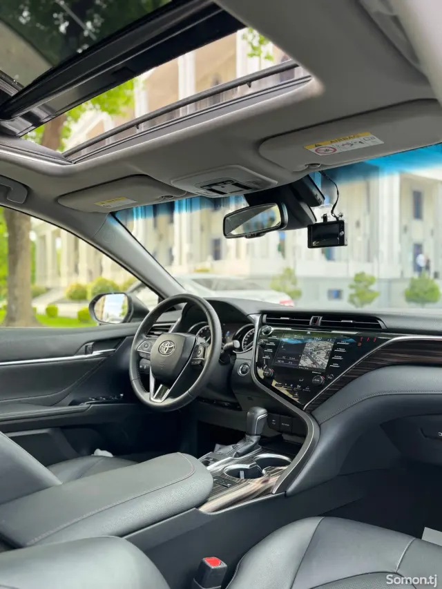 Toyota Camry 2018 · 2.5 AT
