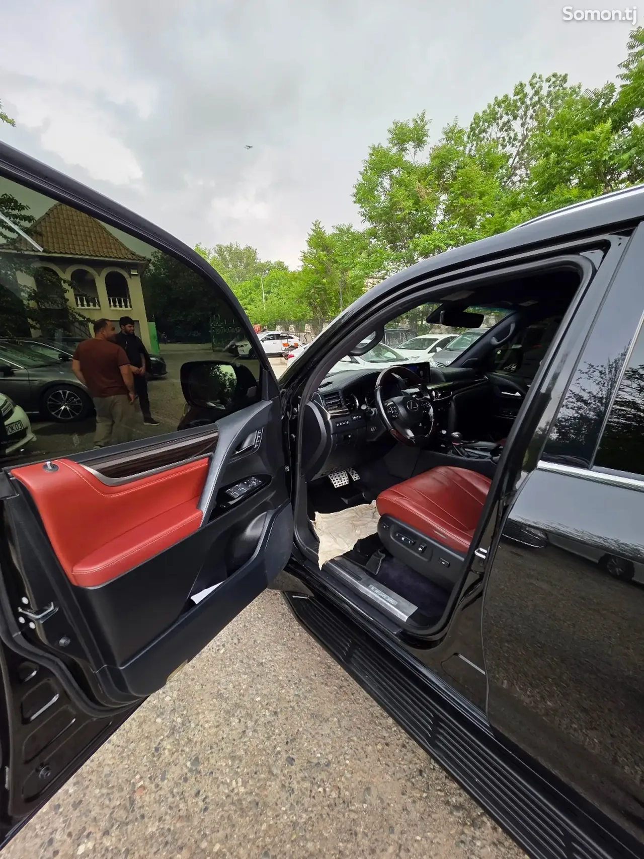 Lexus LX series 2017 · 5.7 AT